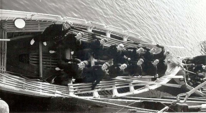 1964, 24TH AUGUST - IAN BURNAGE, FROBISHER, 162 CLASS, CUTTER PULLING.jpg