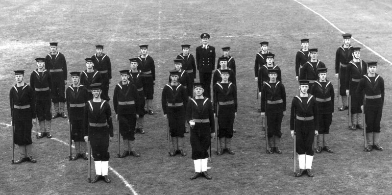 1948, 12TH OCTOBER - TERRY JONES, 116 AND 117 CLASSES, GUARD AT ATTENTION.JPG
