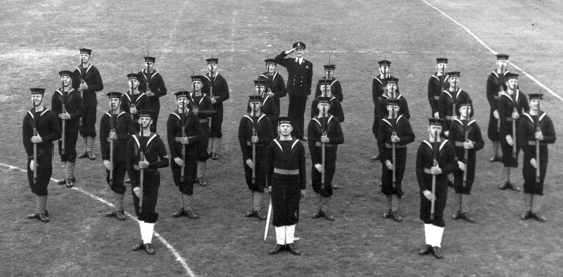 1948, 12TH OCTOBER - TERRY JONES, 116 AND 117 CLASSES, GUARD AT THE SALUTE.JPG