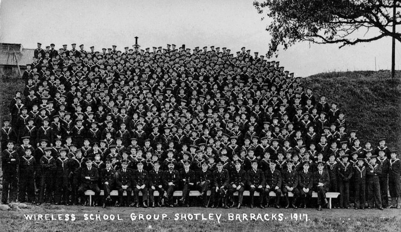 1917 - WIRELESS SCHOOL GROUP.jpg