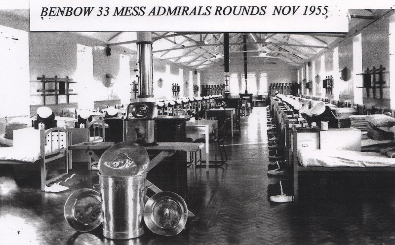 1955 - MIKE SMITH, 86 RECR., BENBOW, 33 MESS READY FOR ROUNDS.jpg