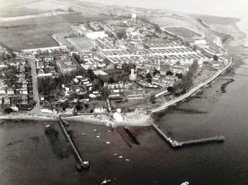 POST 1963 AERIAL VIEW - NOTE THE ENRIGHT BLOCK AND HANGER NEXT TO THE RUNNING TRACK.jpg