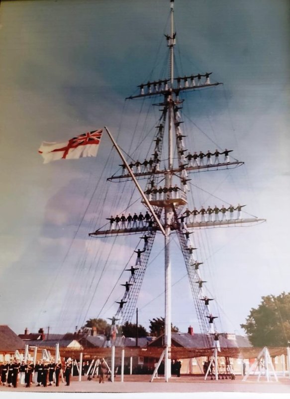 1971, 31ST AUGUST - GEOFF FITCH, 1972 MAST MANNING TEAM, I AM ON 2ND RIGHT HAND SIDE YARDARM, 3RD ONE OUT.jpg