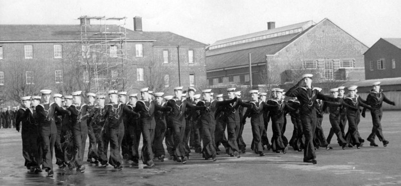 1966, NOVEMBER - JIM SINCLAIR, DRAKE 390 CLASS, 39 MESS, MARCH PAST.jpg