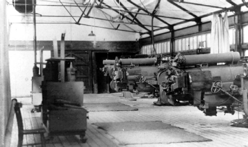 UNDATED - DICKIE DOYLE, ANOTHER VIEW OF THE HEAVY GUN BATTERY.jpg