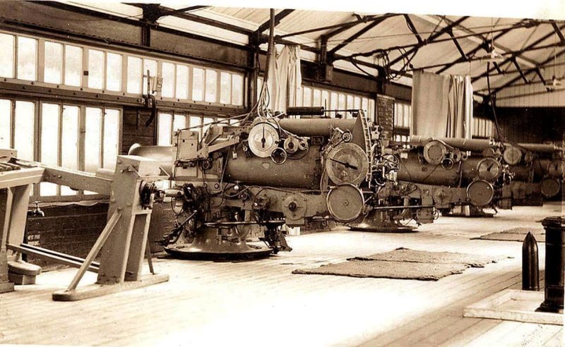 UNDATED - DICKIE DOYLE, CLOSE UP OF THE HEAVY GUN BATTERY.jpg