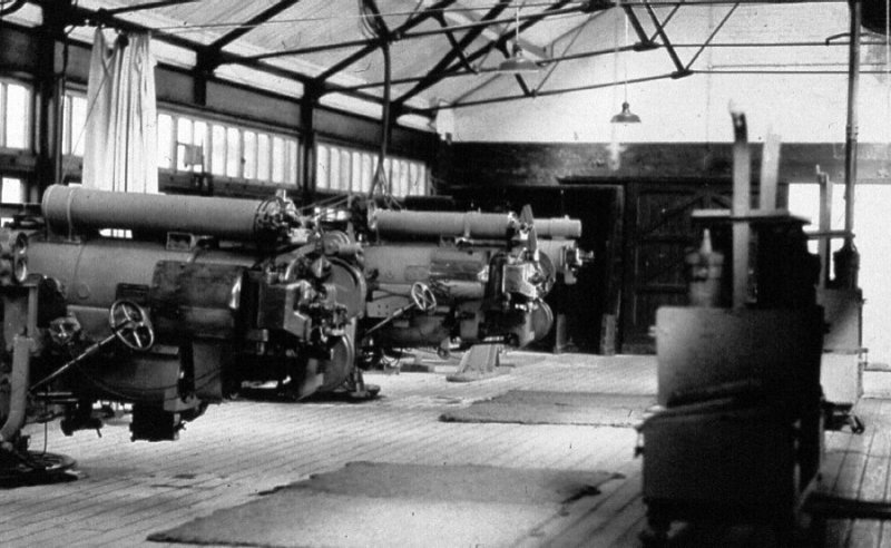 UNDATED - DICKIE DOYLE, MORE GUNS IN THE GUNNERY SCHOOL.jpg