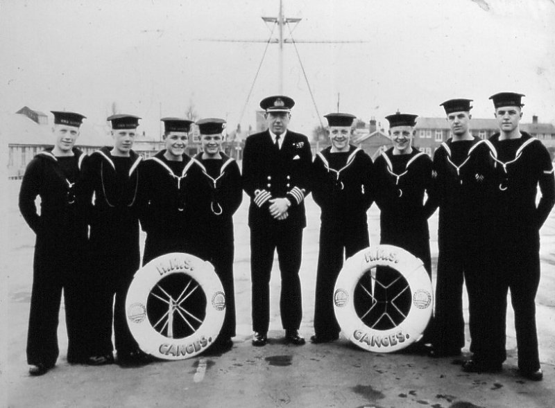 1955 - DICKIE DOYLE, CAPT. M. LE FANU, DSC, WITH 4 PAIRS OF TWINS, LATER AS ADMIRAL HE GAVE THE ORDER TO STOP THE TOT