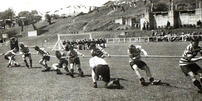 UNDATED - DICKIE DOYLE, TUG OF WAR ON THE LOWER PLAYING FIELD.jpg