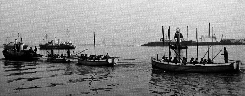 UNDATED - DICKIE DOYLE, CUTTERS BEING TOWED ON THE STOUR.jpg