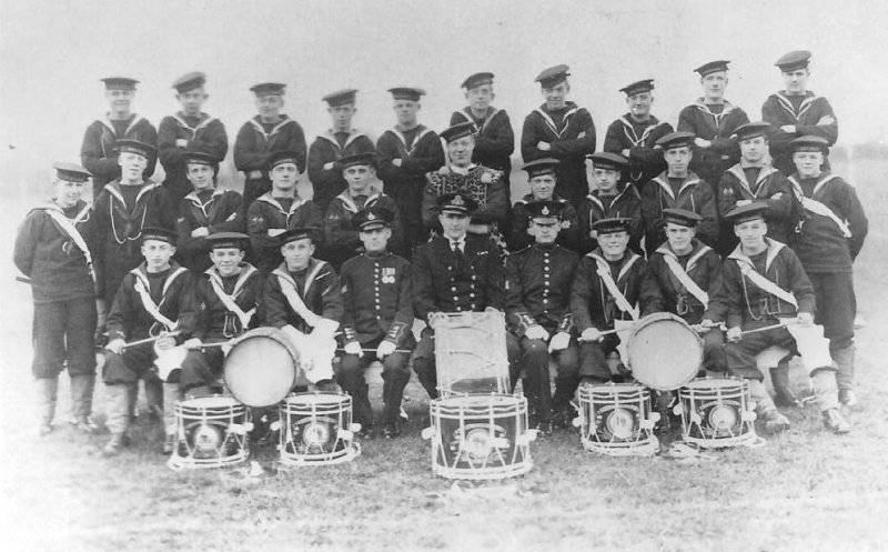 1930s - DICKIE DOYLE, THE BAND WITH THEIR MARINE BAND INSTRUCTORS.JPG