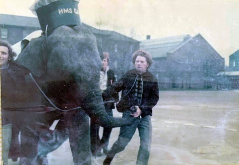 1976 -  BOBBY ROBERTS CIRCUS ELEPHANT AND HANDLERS AT GANGES. VISIT ARRANGED BY P.O. MICHAEL DEBENHAM.jpg