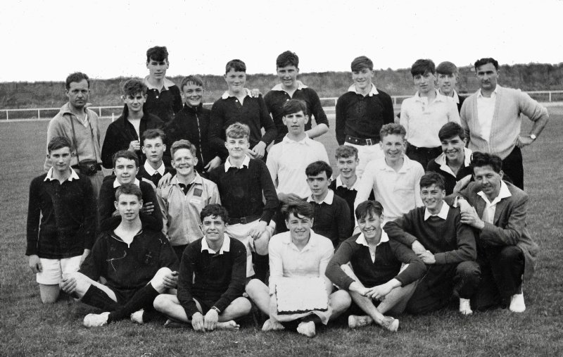 1965, JULY - DAVID BURT, 77 RECR., BENBOW, 29 MESS, I'M CENTRE IN WHITE SHIRT.jpeg