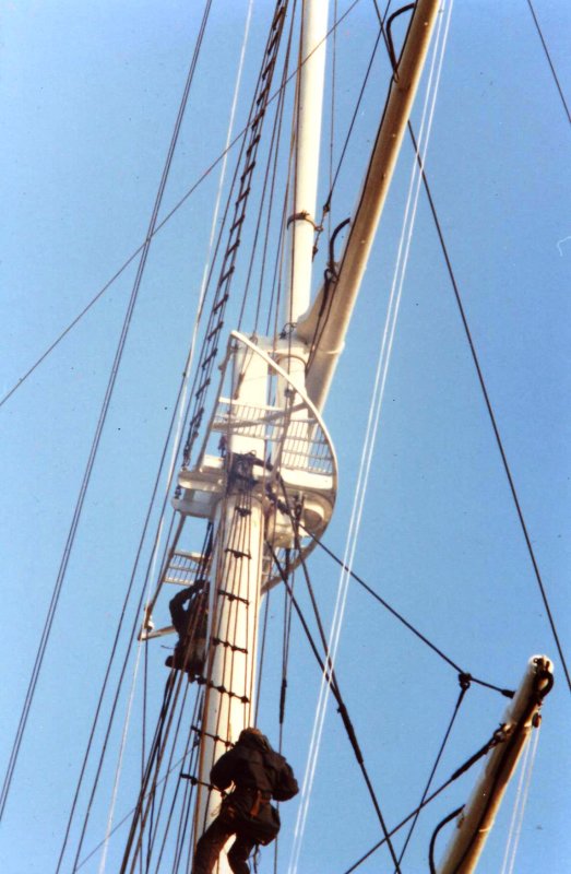 1988 - DICKIE DOYLE, MAST REFIT, RIGGERS RE-STRINGING RATLINES.jpg