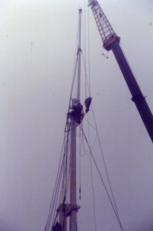 1988 - DICKIE DOYLE, MAST RESTORATION, FINAL ADJUSTMENTS BEING MADE TO VARIOUS BRACKETS.jpg