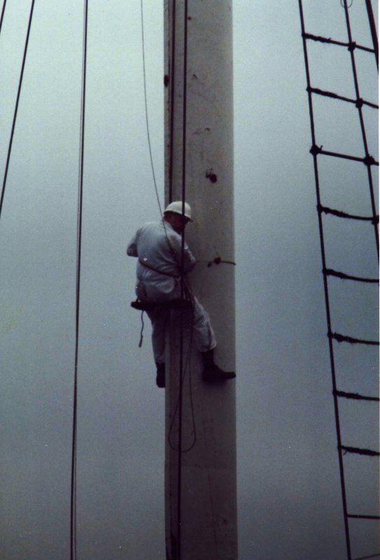 1991 - DICKIE DOYLE, REPAINTING OF MAST, GEOFF HILL IN BOSUN'S CHAIR.JPG