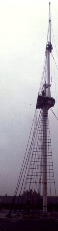 1988, APRIL - DICKIE DOYLE, MAST RESTORATION, MAST WITH ALL 3 YARDS REMOVED.JPG