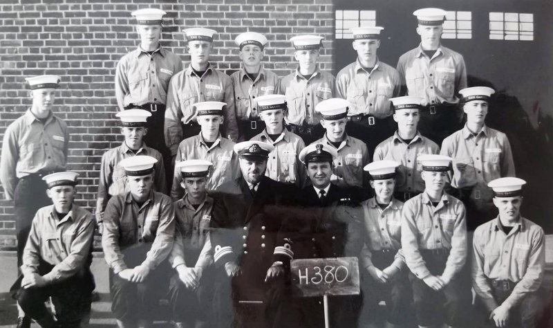 1966, 17TH OCTOBER - STEVE HOLDER, 88 RECR., HAWKE DIV., 49 MESS, I'M FRONT ROW 3RD FROM LEFT.jpg