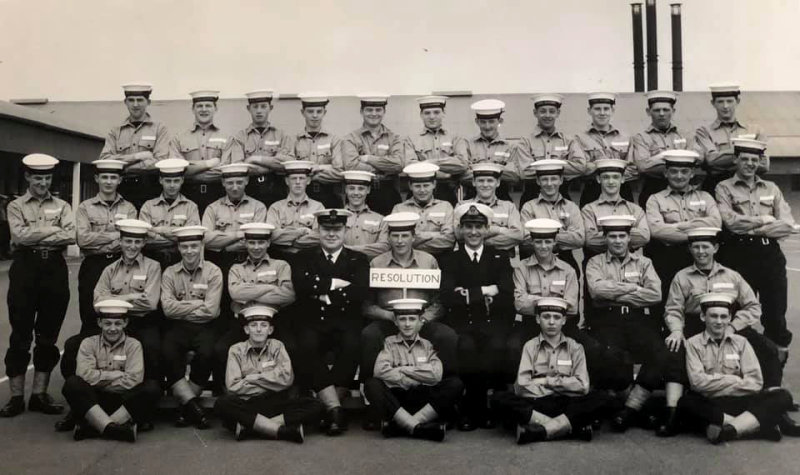 1970, 21ST APRIL - STEVE WAILES, LATER AIRCREW, RESOLUTION DIVISION, I'M BACK ROW 1ST RIGHT.jpg