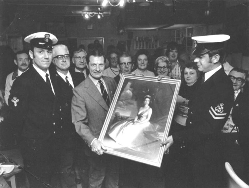 1976 - BERT TERRY, MYSELF AND STEW SOMERVILLE, INSTRS. IN FEARLESS DIVISION, PRESENTING PORTRAIT OF H.M. TO R.N.A. THETFORD