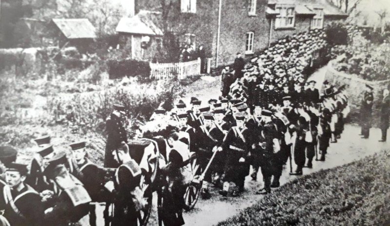 UNDATED - FUNERAL ARRIVING AT SHOTLEY CHURCH.jpg