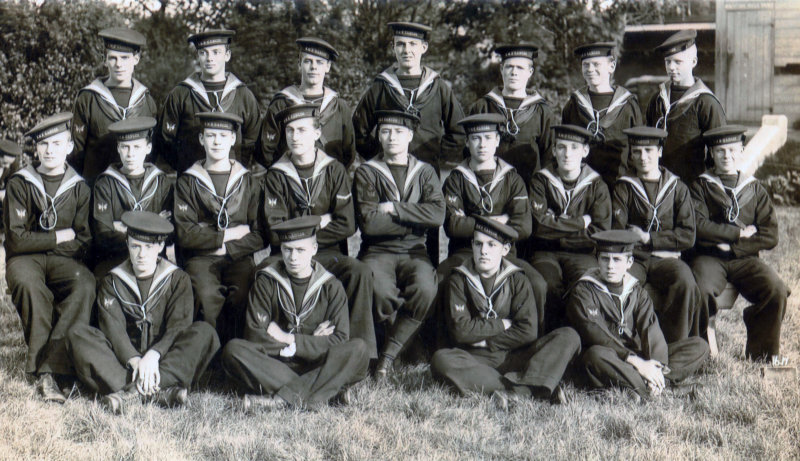 UNDATED - BOY TELEGRAPHISTS CLASS WITH THEIR INSTR., B., DONATED BY JIM WORLDING.jpg