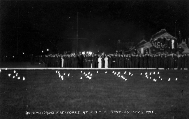 1922, 5TH NOVEMBER - JIM WORLDING,  BOYS WATCHING FIREWORKS.jpg