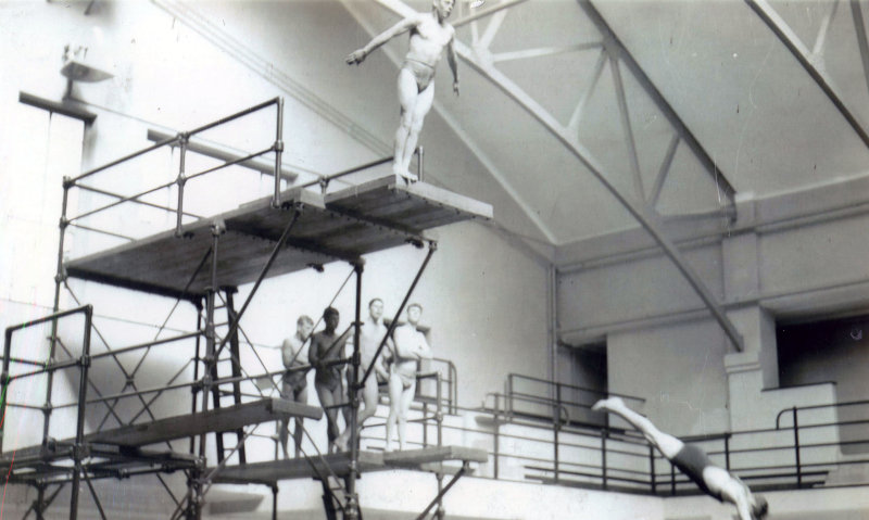 UNDATED - JIM WORLDING, BOYS DIVING IN THE SWIMMING POOL.jpg