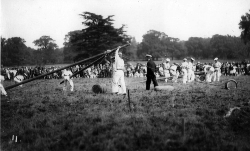 UNDATED - JIM WORLDING, RAISING SHEARLEGS AT AN OPEN DAY FETE, PROBABLY 1916.jpg