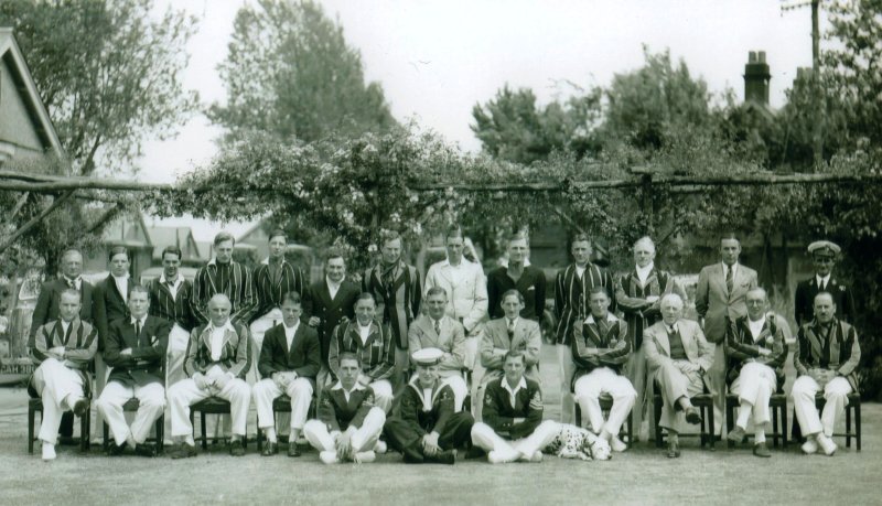 UNDATED - UNKNOWN GROUP ON THE WARDROOM LAWN.jpg