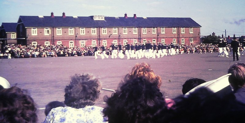 1964, SEPTEMBER - GEOFFREY BRIDGE, FROBISHER, 761 CLASS, PARENTS' DAY JULY 1965, HORNPIPE TEAM.jpg