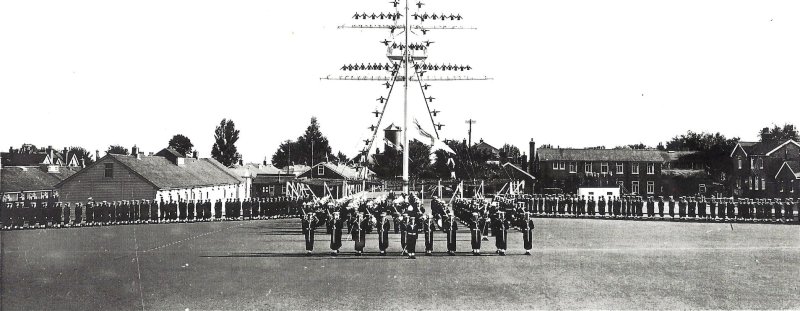 1957, 17TH MAY - ALEX POMPHREY, RODNEY, 12 MESS, 263 CLASS-SPARKERS AND 271 CLASS-BUNTINGS, JOINT GUARD, SEPTEMBER 1958