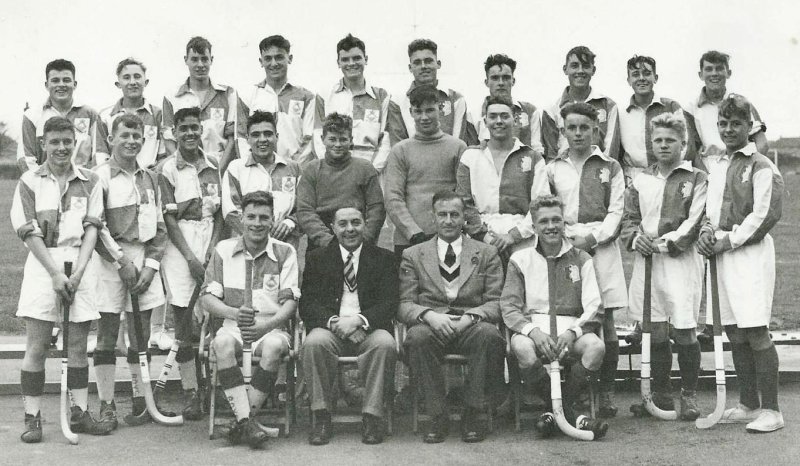 1953, 17TH MARCH - THOMAS MARTIN R. HYDE, GANGES HOCKEY TEAM ON LEFT, VISITIORS ON RIGHT, I AM 3RD FROM LEFT, BACK ROW,  4.