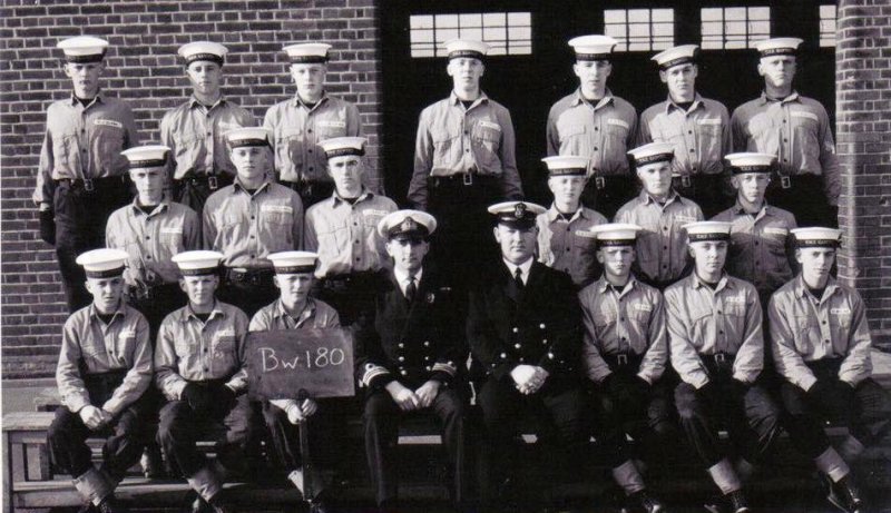 1966-67 - STEVE DELLOW, BENBOW, 27 MESS, 180 CLASS, INSTR. CPO PERRIN, I AM MIDDLE ROW, 3RD FROM RIGHT.jpg