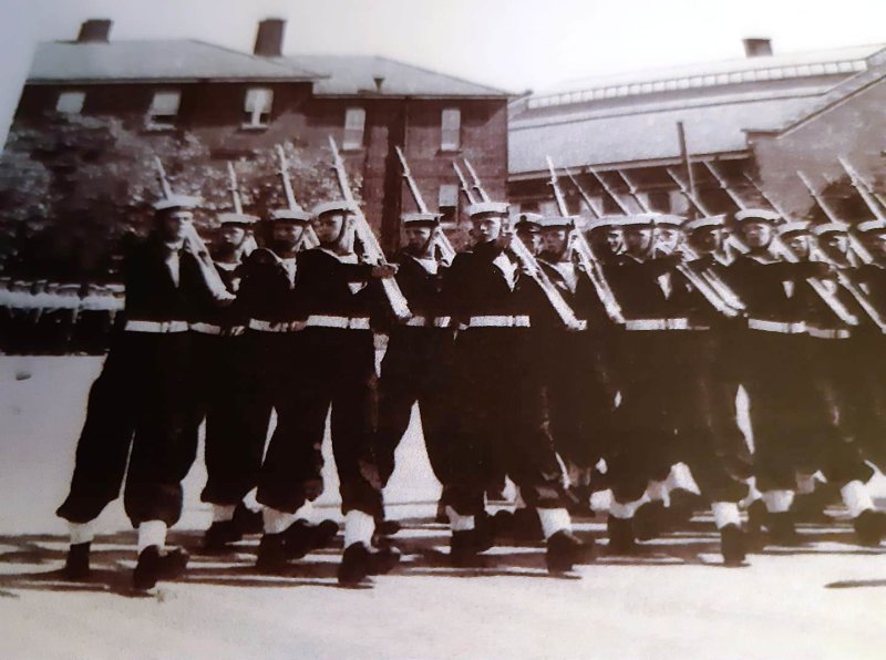 1957 - DAVE GALE, 01 RECR., HAWKE, 48 MESS, GUARD MARCHES PAST.jpg