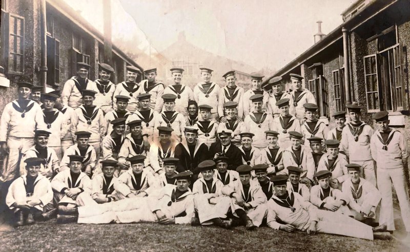 UNDATED - UNKNOWN GROUP OF TRAINEES WITH INSTRUCTORS.jpg