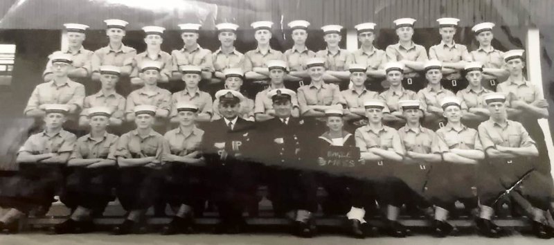 1962, 10TH JULY - MICK HOULT, ANNEXE, EAGLE, I AM FRONT ROW, 2ND FROM LEFT.jpg