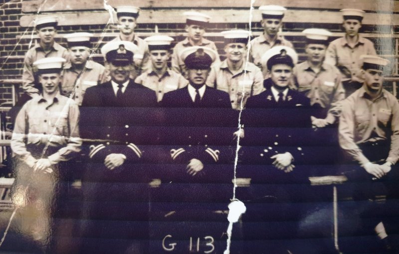 1968 - LES BROWN, 01 RECR., GRENVILLE, 113 CLASS, STOKERS, I AM MIDDLE ROW BETWEEN THE OFFICERS.jpg