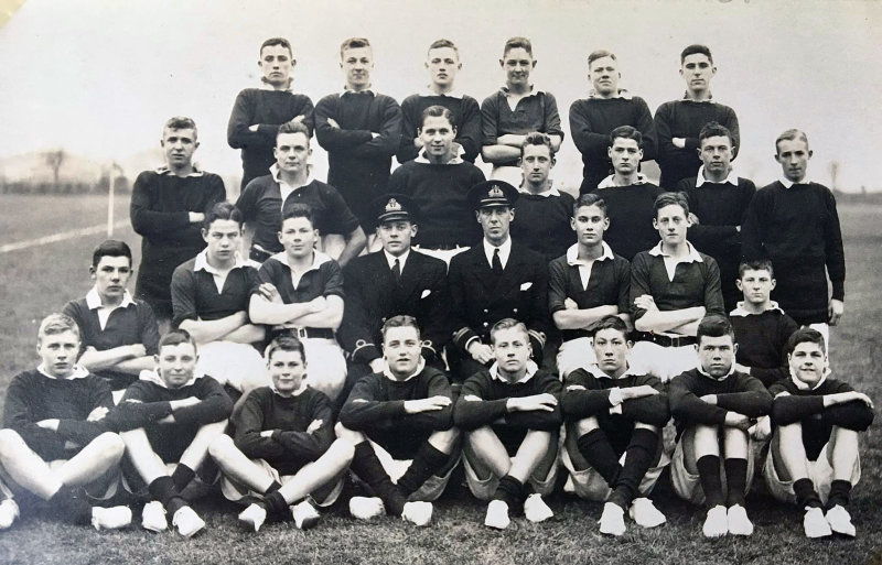 1934, 5TH MARCH - FRANK SEWELL, SECOND FROM RIGHT TOP ROW.