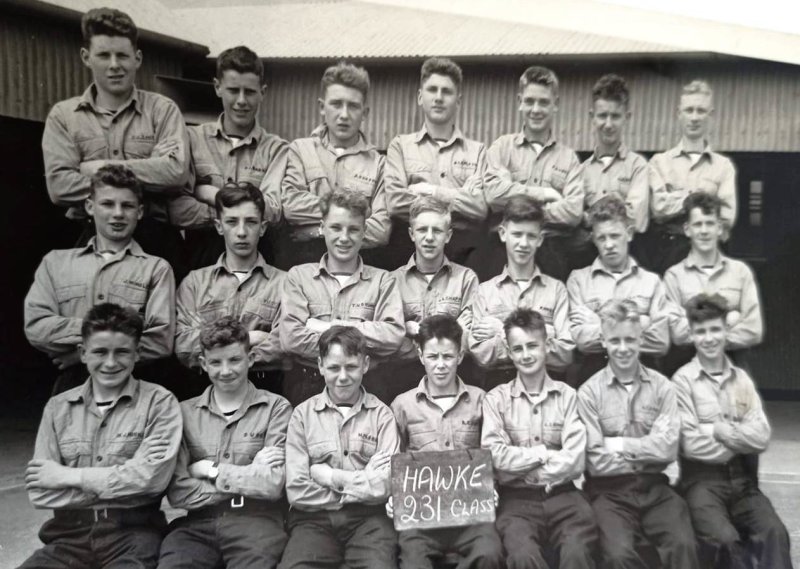 1958, 6TH MAY - MICHAEL BARKER, HAWKE, 231 CLASS, I AM BACK ROW, 2ND FROM LEFT, NEXT TO SMITH.jpg