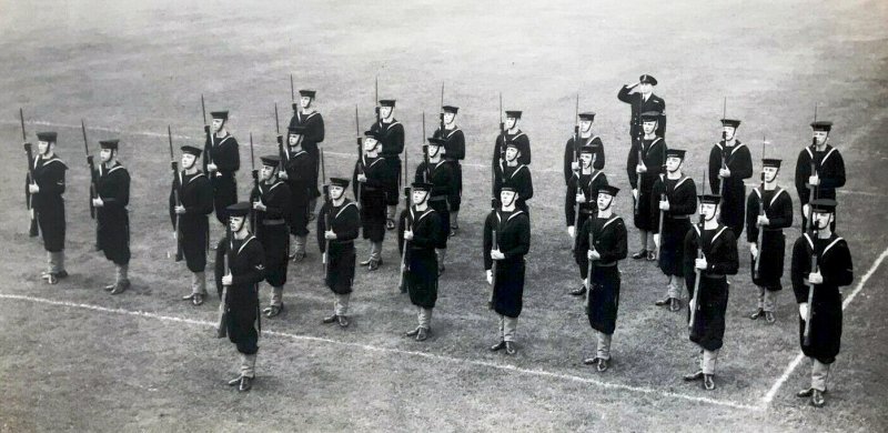 UNDATED - UNKNOWN, 06, GUARD AT PRESENT ARMS..jpg