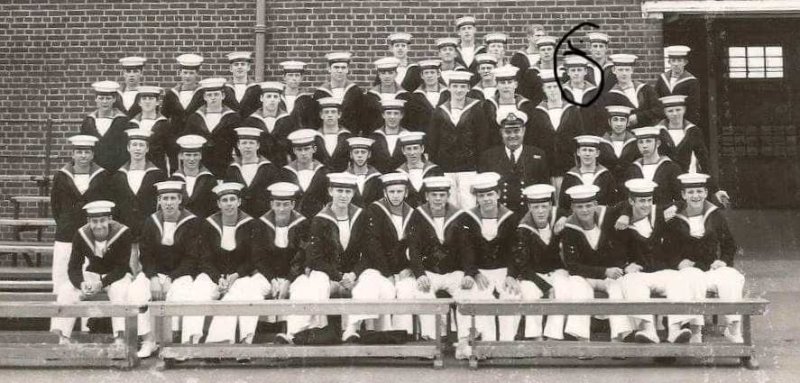 1971, SEPTEMBER - JOHN HJNT, BENBOW, 33 MESS, I AM CIRCLED IN BLACK.jpg