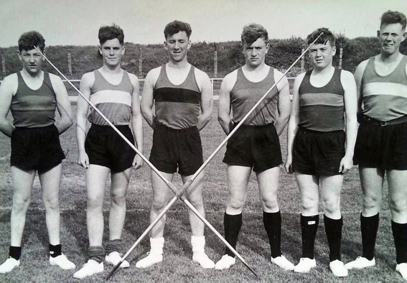 1964 - PAUL ROBINSON, FROBISHER, 33 MESS, I'M 3RD FROM LEFT.jpg