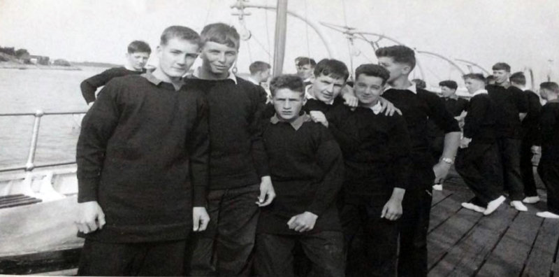 1965, 24TH MAY - EDDY STENSON, BLAKE, 32 CLASS, ON THE PIER.jpg