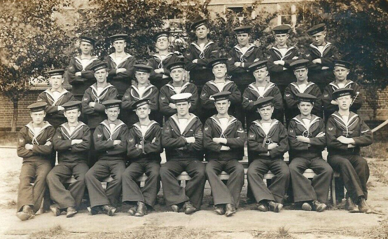 UNDATED - A CLASS OF NEWLY QUALIFIED BOY TELEGRAPHISTS..jpg