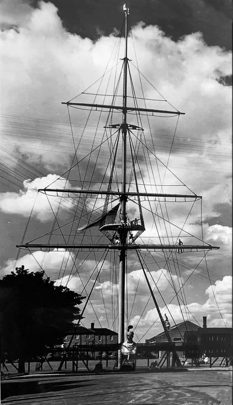 1961, NOVEMBER - DAVID BRIGHTON 45 RECR., COLLINGWOOD, 43 MESS, 391 CLASS, THE MAST IS NOW OPEN..jpg