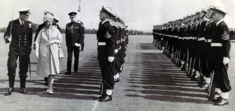1961, 21ST JULY - HER MAJESTY QUEEN ELIZABETH II, INSPECTING THE GAURD OF HONOUR ON THE PLAYING FIELD..jpg