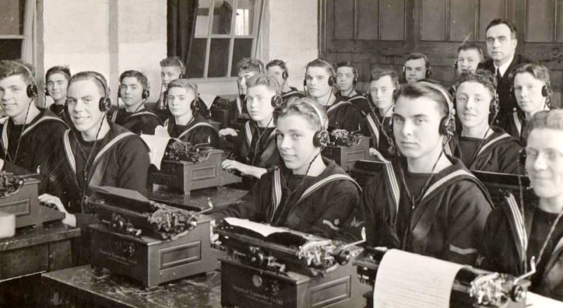 1950 - FRED HARDER, A BOY TELEGRAPHISTS MORSE TYPING CLASS IN THE SIGNAL SCHOOL.jpg