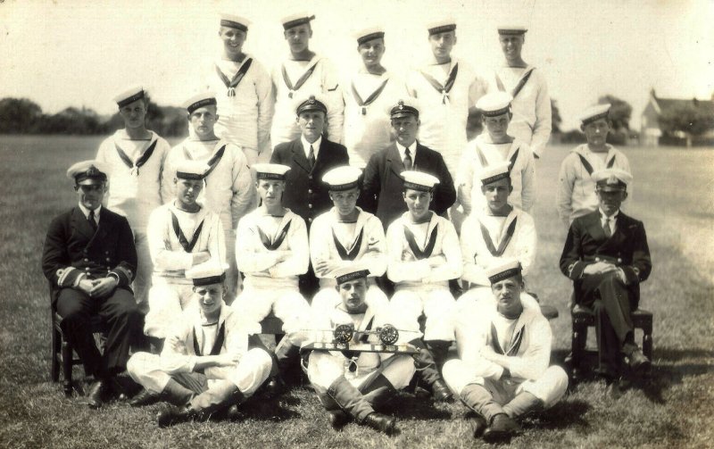 UNDATED - UNKNOWN CLASS, OFFICERS, INSTRUCTORS AND A FIELD GUN TROPHY..jpg
