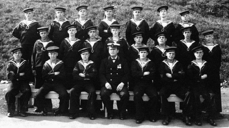 UNDATED - UNKNOWN CLASS WITH CPO BUNTING INSTRUCTOR..jpg